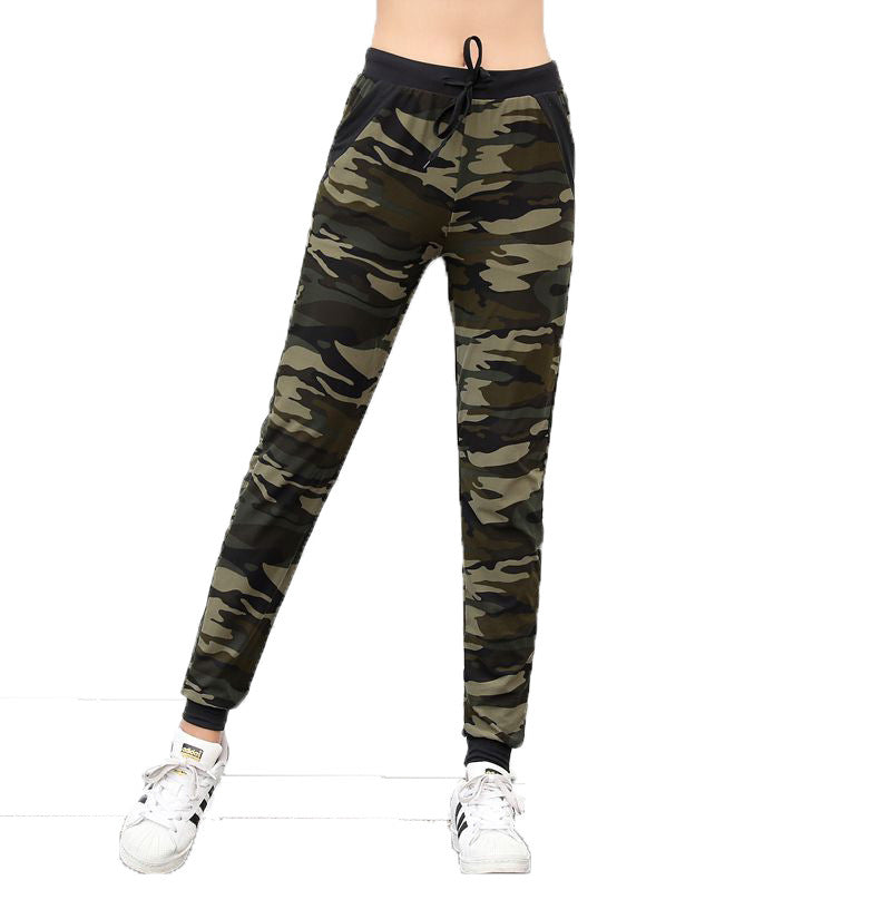 Pantalon crayon camouflage ceinturé