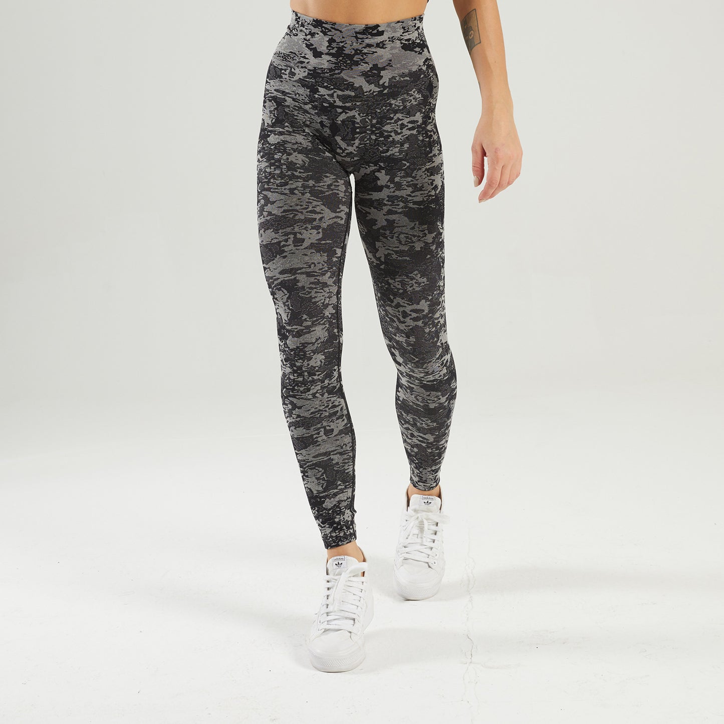 Nouveau Requin sans couture Yoga femme Fitness Camouflage évacuant l'humidité