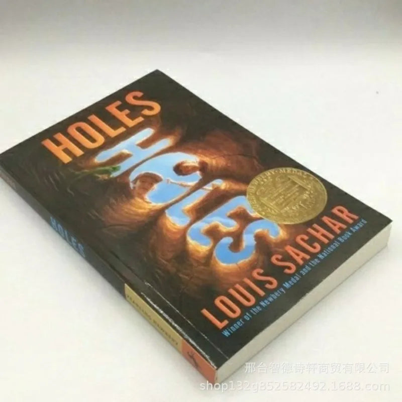 English novel 《Holes》/Writings by Louis Sachar